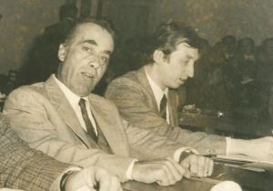 Con il sindaco Varese Antoni venutosi a sedere al tavolo della stampa durante una seduta del consiglio comunale negli anni 70